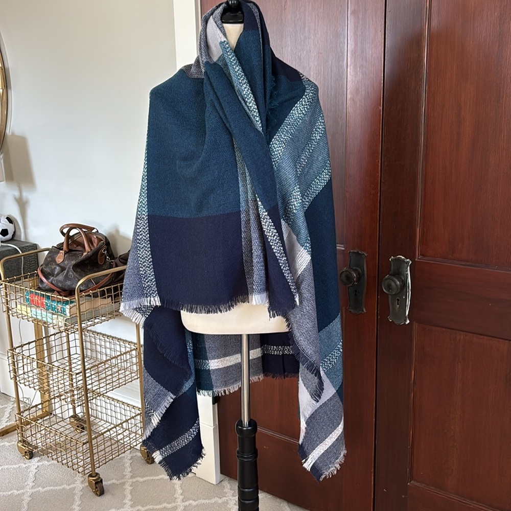 Lightweight shawl or wrap